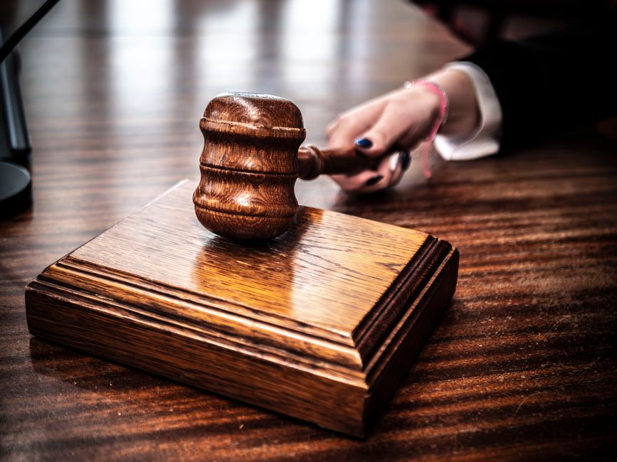 Should You Sue or Settle Your Injury Claim?